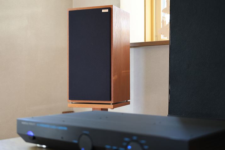 uVA 40 rebirthṽr[Ɠ悤ɁAXs[J[HARBETHuHL-CompactvŎ