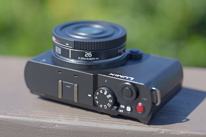 uLUMIX S9vƁuLUMIX S 26mm F8v̑gݍ킹́Aʑ̂ɈЈ^ȂTCYȂ̂ŁAXł̃XibvBe₷Błו炵sƂ悢ZbgƂ悤