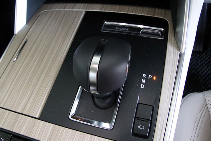 Vtgo[́AuMX-30vƓ悤P獶ɓ|RÂ܂܉ɈDƂƓȔzɂȂĂ邪Aƈ₷