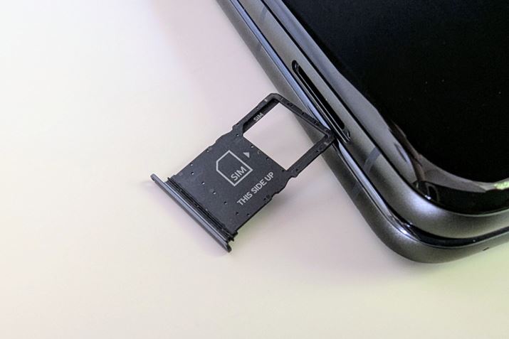 J[hgCɎ߂̂nanoSIMJ[h1̂݁BmicroSDJ[hɂ͑ΉĂȂ