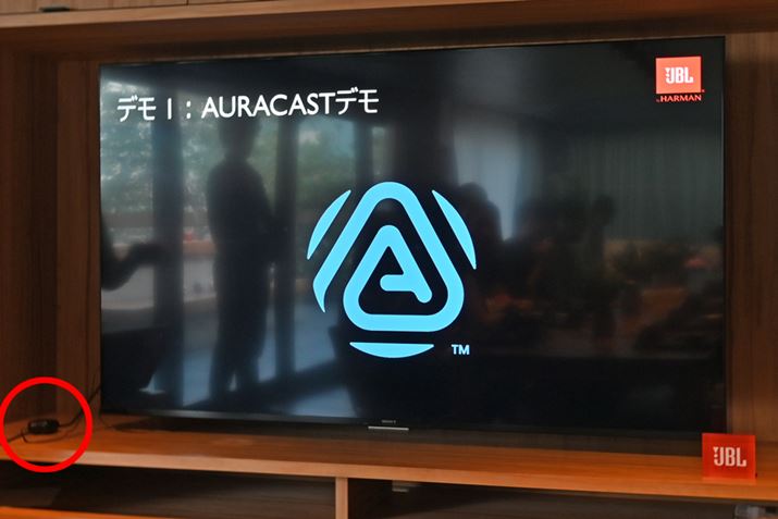 uTOUR PRO 3ṽX}[g[dP[XgAuracast̃f̗lqBԂ͂X}[g[dP[XŁAer̃wbhzo͂̃TEhCzɓ`Ă