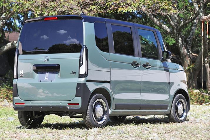 uN-BOX Joyv́AuN-BOXv̕W{fBx[XɊJĂAwbhv͊ی^ɂȂBtgOop[AAJo[̌`Ȃǂ́uN-BOX Joyvp̂̂ŁA{fBʂɂ̓hAplK[h悤ȃhAA[K[jbVĂ