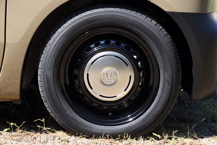 zC[́AA~ł͂ȂX`[A^bÑxiubNɓhAVo[̃n[tLbvĂBuXy[VAMAvȂǂ̃CoԂA~zC[Ƃ͈قȂAƓ͋̕Co