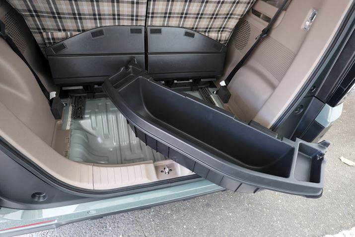 ׎ɂ́AA_[{bNXĂBA_[{bNX̕666mmAs192mmA[182mmAeʂ18LŎOƂł