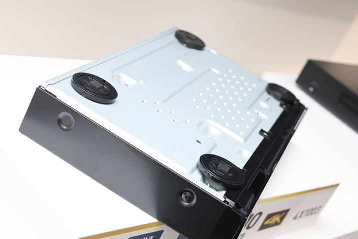 ܂AuDMR-4X1003v̂ݎʐ^̋r𑕔BuDMR-4X1002vł͋Fr֕ύXꂽƂ́AȂn[hEFA̕ύX_