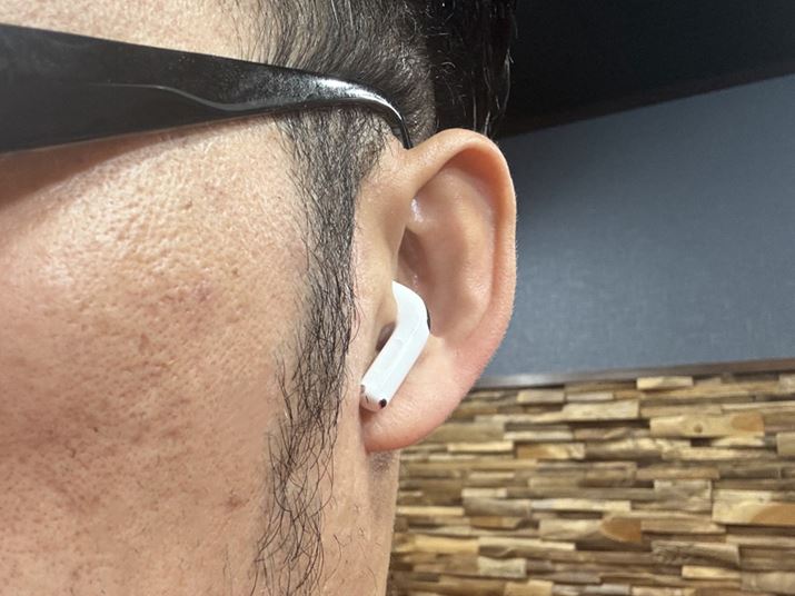 uAirPods 4v𑕒ƂB̔яoȂAڂX}[g