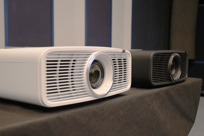 uDLA-Z5vAEuDLA-Z7vB{̂͂܂ڂAuDLA-Z5v̂ݔƍ̃J[oG[Vpӂ