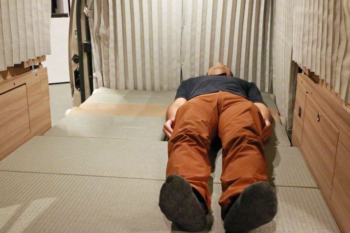 xbh̍L1,200ij×1,840isjmmBg175cm̕M҂ɂȂĂȂBl2lł܂ꂻ