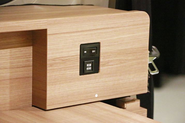 dCnOƌ둤ŕĂ̂ŁAAQXy[X̃CgƂ́A[e[uݒuꏊ̋߂ɂXCb`𑀍삷邾ł