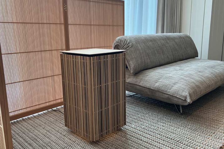 ciqɂ̓zCgI[N̖CނgpĂA1{1{OOɖ؍HElƂőgݏグĂ܂