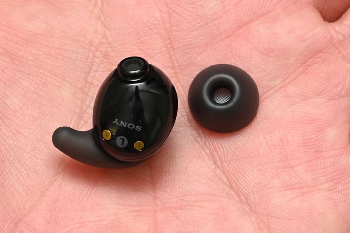 uLinkBuds FitṽCz{̓BmYقڂȂAC[s[XŎɂӂ悤Ȍ`ő܂