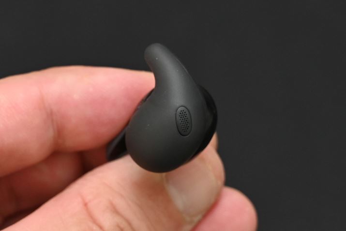 Cz̃}CN̈ʒu⏈WbŇɂA\j[SCXCzōō̊O荞ݐ\uLinkBuds FitvBÕ}CNɂ͕mCYጸ\̗pĂ܂