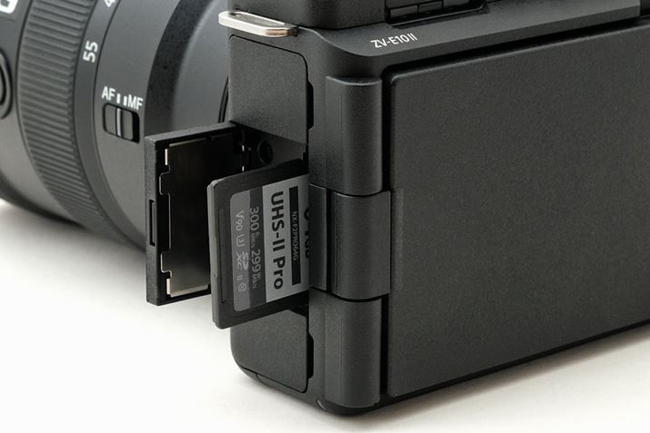 ƗĔꂽ[J[hXbgBUHS-II܂łSD[J[hɑΉĂ܂