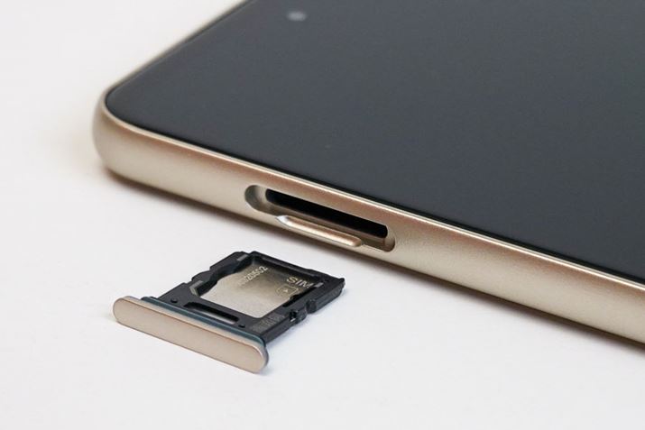 nanoSIMJ[h1ƁAwʂmicroSDXCJ[h1Zbgł܂