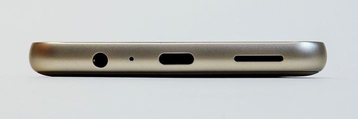 ꕔɂUSB type-C[q̂قA3.5mmwbhtH[qAL̃wbhtHڗpł܂