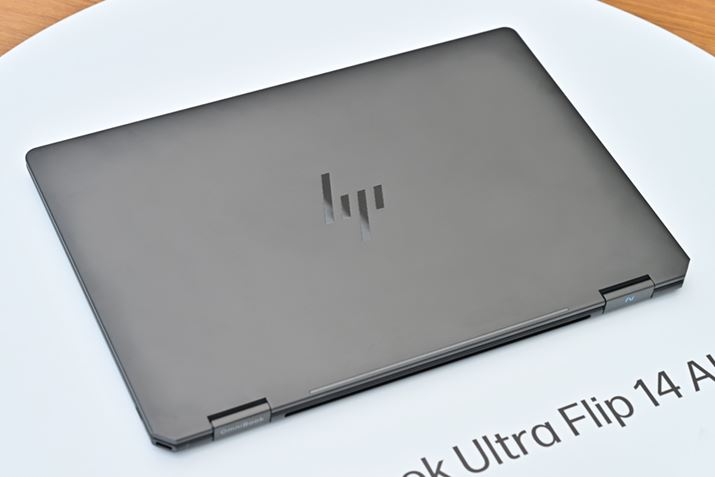 uSpectrevV[ỸfUC𓥏PX➑́B{fBJ[͐VF̃CNvXO[