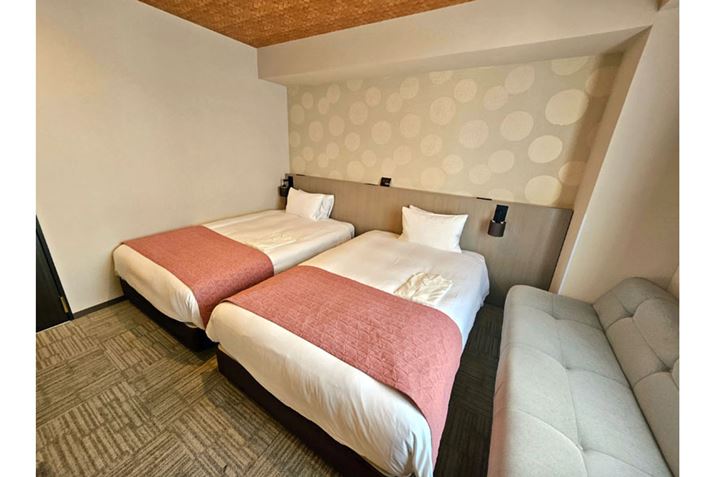 N悳ꂽhgāAFlƁug[ZCze RRl󑐁vɏhĂ܂B󑐉wk10炢ŁA󑐊όyނɂ̓sb^̃zeł