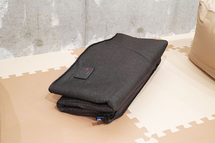 3܂ɂ΁Axbh\t@[̉ɒuĂĂ܂ɂȂɂł傤Bdʂ͖2.1kgidA_v^[jȂ̂ŁAقǋJɎ^ׂ܂