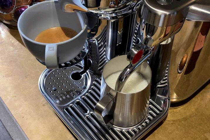 \ɓodoX^Vcmj́AuR[q[NG[VY[hvŔZ߂ɃGXvb\𒊏oA~N̊Â΂񊴂鉷xŃtH[~NŎdグ̂D݂