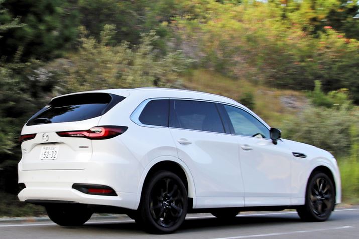 uCX-80ṽ}ChnCubhԂ́AuCX-60vƔrďSngX~bVPĂ邱ƂꂽBnhOȂǂ̃oXƂĂ悢