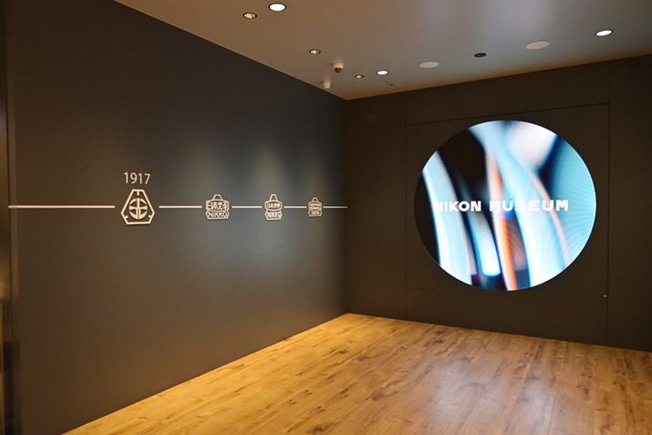 ujR~[WAṽGgXBÑuhV{ƂƂɁAjR̗jZpe[}ɂ[r[fĂB΂񍶂̃uhV{́A{wHƂnƂ1917NAЗpⳂɎgpĂ