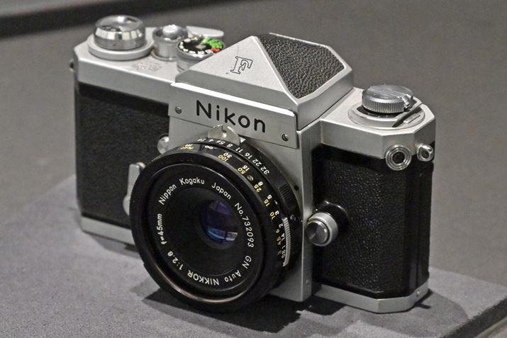 pP[LYuGN Auto NIKKOREC 45mm f/2.8vꂽuNikon FvB̃ÝAݒ肵Xg{̃KChio[ƍilAGN@\𓋍ڂ̂