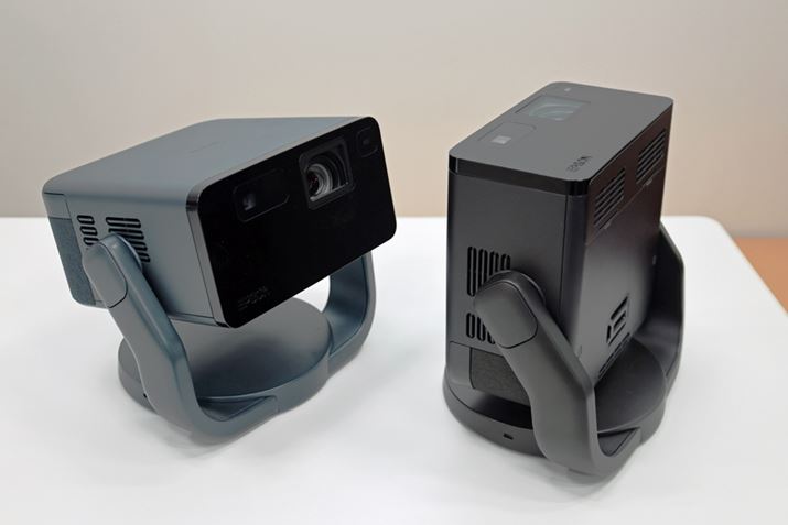 X^ȟ^́uEF-22vB䂪360x]邾łȂA㉺ɂ150x߁AV䓊ʂX[YɍsBȐF̈ႢAlCr[ŉEubN