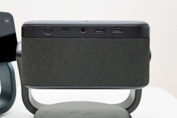 dȊO̐ڑ[q́uEF-21vuEF-22vŋʁBHDMI1nAwbhzói3.5mmXeI~jj𑕔