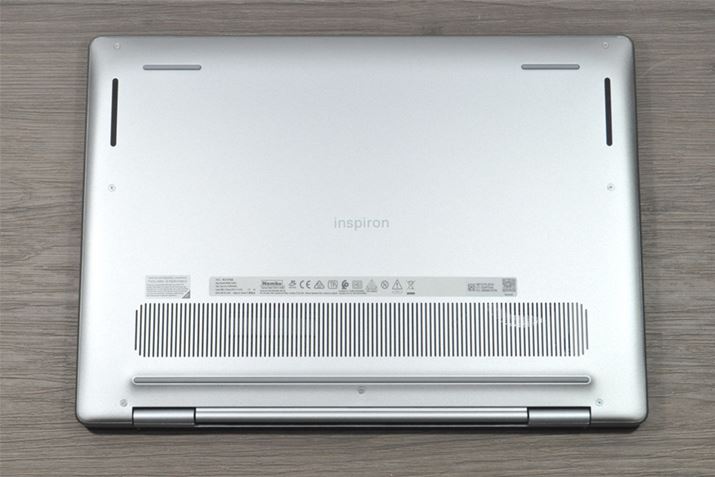 ʍEɂ2W×2̃Xs[J[𓋍ځB_Et@CAOiʔˁjXs[J[ƂĒቹĂ܂BĒƒቹ͏oĂ̂̔͂Ƃقǂł͂ȂۂłAʂɋ߂Âƒቹ̔͂܂