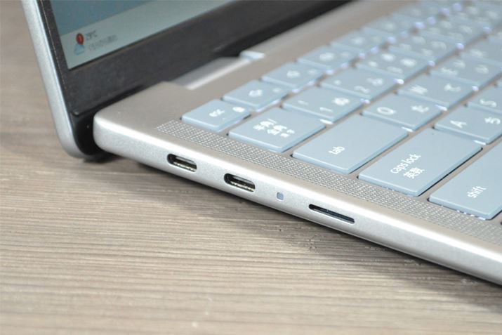 ʂɂUSB Type-C|[g2microSDJ[hXbgł܂BUSB Type-C|[g͂ǂ̃|[gDisplayPortł̉ʏo͂ƁAUSB PDł̏[dɑΉĂ܂BuInspiron 14vłUSB Type-C|[gUSB 3.2 Gen 2Ki10GbpŝŁAPlusł͂Ă܂