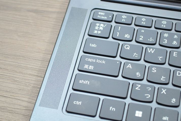 L[{[h̍Eɂ2W×2̃cC[^[ڂĂAL̂钆y߂܂B剹ʂɂĂ邱ƂȂ񂾈ۂł