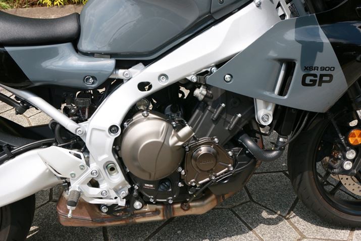 Vo[ɓhꂽt[ɂAẴ[VO}V⃌[T[vJɍ̗pꂽuf^{bNXvt[̂悤Ȍڂ