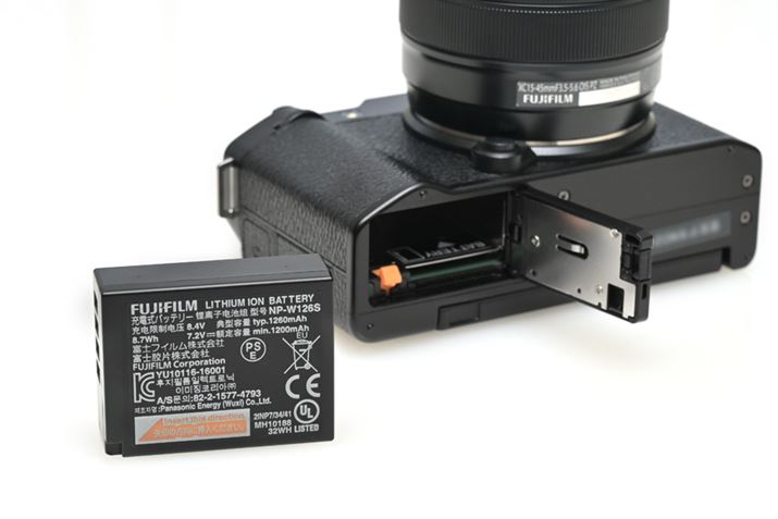 ʃfƓobe[uNP-W126SvɑΉBL^fBASD[J[hiUHS-IΉj