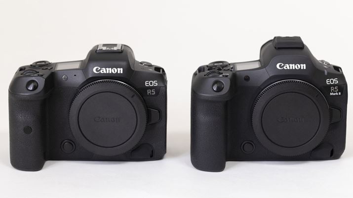 uEOS R5vŁAEuEOS R5 Mark IIvBuEOS R5 Mark IIṽTCY͖138.5ij×101.2ij×93.5isjmmŁA]f3.7mmAs5.5mm傫ȂBdʂ͖746giobe[ACFexpressJ[h܂ށjłقڕςȂi8gj