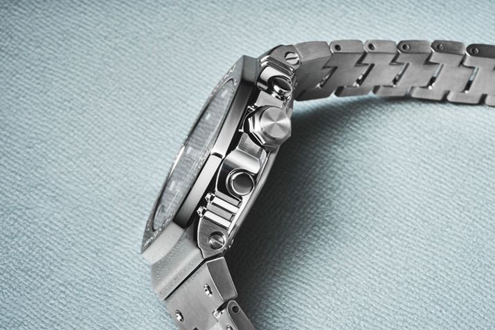 P[X݂̌12.4mmBxW[ɂāAt^ÕNmOtƎvȂقǃXȃX^C