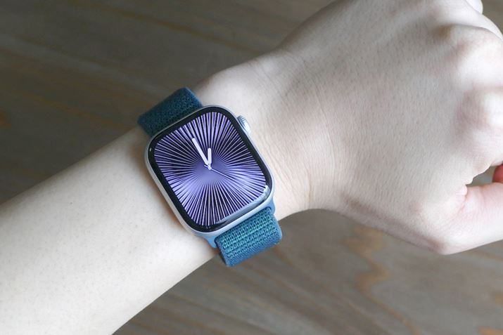 uApple Watch Series 10i42mmEVo[jv𑕒lqBł͐VóutNVv