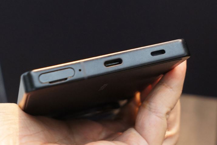 {fBʂSIMJ[hXbgUSB-Type C|[gzuBwbhz[q͔񓋍