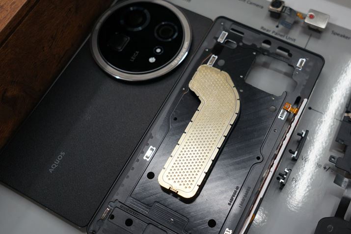 uAQUOS R8 provł̗pĂJ̃OMƂėp@\AuAQUOS R9vŎꂽxCp[`o[pȂǁAM΍ɂ͂Ă