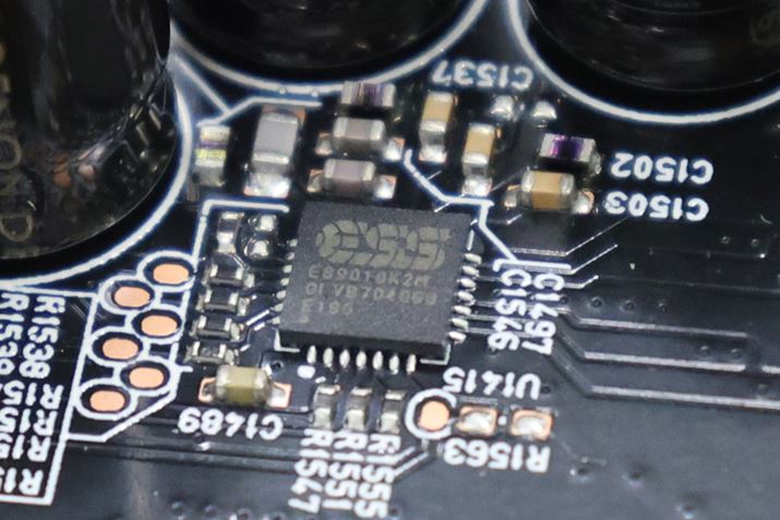 uDCD-A110vł̓eLTXCXcciTIj́uPCM1795vDACfq́AESSeNmW[́uES9018K2MvɕύXꂽ