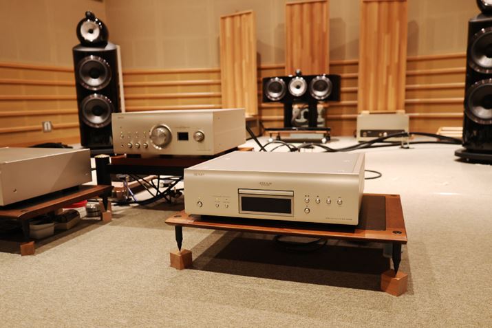 D&Mz[fBOX̎ŁuDCD-3000NEvłBAv́uPMA-3000NEvAXs[J[Bowers & Wilkinśu801 D4v