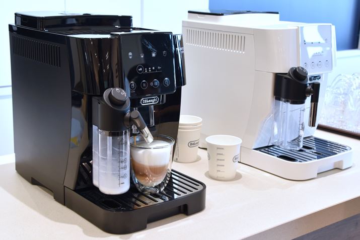 fMEWpufM }OjtBJ X^[g SR[q[}VvBuubNv́uECAM22062BvŁAEuzCgv́uECAM22062WvBǂTCY240ij×440isj×350ijmm