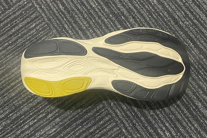 AEg\[p^[́Aڒn̂Ƃ̏dSړɒڂAdSSɏW܂݌vɈVBȐ𑹂ȂƂȂAX[YȏRo񋟂