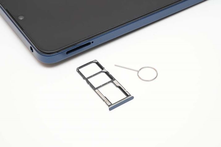 SIMJ[hgCɂnanoSIMJ[h2AmicroSD[J[h1ł܂