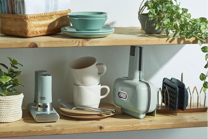 {̃TCÝuK-HS5vuK-HS3vƂɓA167ij×220isj×96ijmmBdR[hwʂɊāAĂԂŒuĂ܂