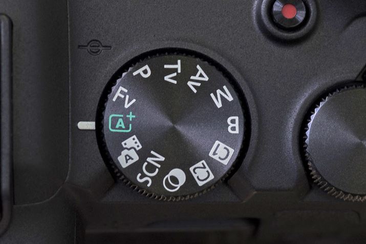 uEOS R8ṽ[h_CBuA{ṽ}[NI[g[hiV[CeWFgI[gjB_C̃}[Nɐݒ肷΁AVb^[{^Ŕʑ̂ɍ킹Bes