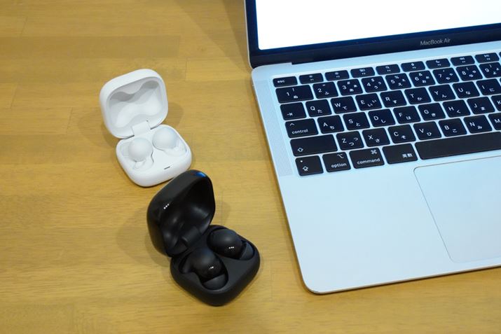 uMacBook AirvƃyAOAICrfIcŃ}CN\eXg