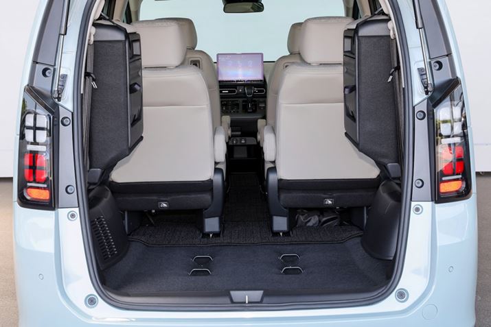 z_ut[hv̉׎i3ڂ𒵂ˏグԁj