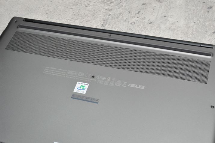 ʂɂ2̃Xs[J[zuĂ܂Bɋقǂ̒ቹł͂܂񂪁Am[gp\R̓Xs[J[ƂĂ͏\ł鉹ł