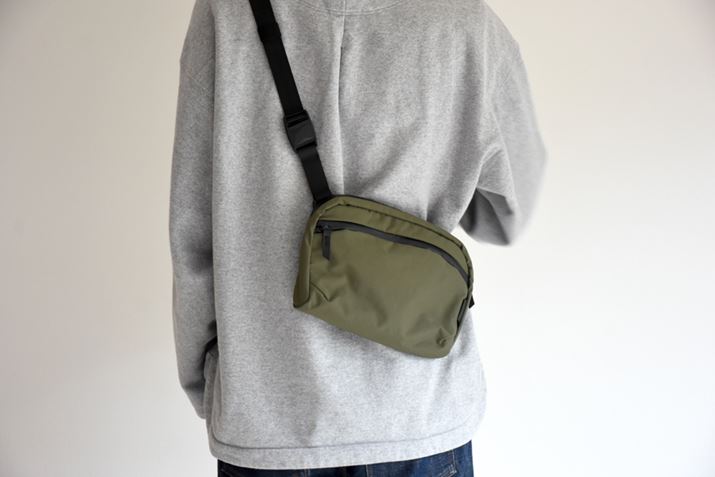 VvȃfUCȂApIȃTCWOƗJ[OŁAfC[[XɍœKłBʐ^̃O[̂قɃubNAO[Au[܂