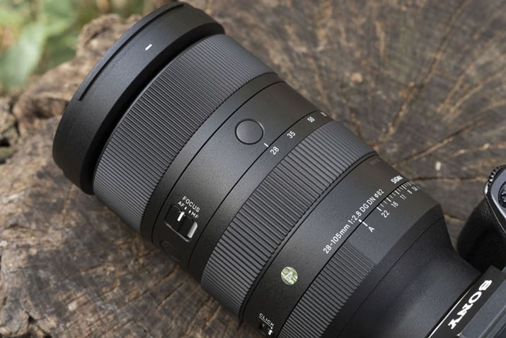 {Y͂ꂽ쐫́B܂܂ȋ@\蓖ĂAFL{^͂QɔzuĂ